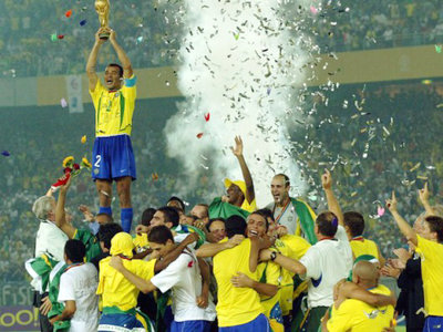 2002世界杯巴西夺冠历程(17年前日本那个神奇的夜晚，巴西第五次夺得了世界杯冠军)