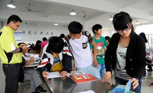 技校能“乱”到什么程度？学生不把老师放在眼里，难怪家长担忧