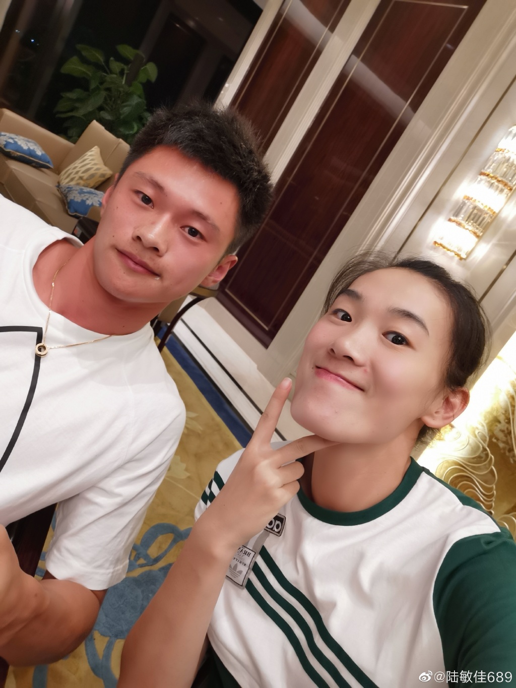 接力赛运动员谢振业是谁(中国田径双喜临门！东京奥运亚军大婚，谢震业明年也要结婚了)