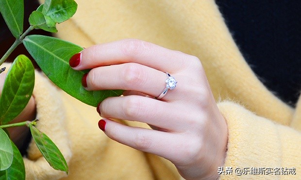 女生戒指戴哪个手指？不同手指戴戒指的寓意有哪些？