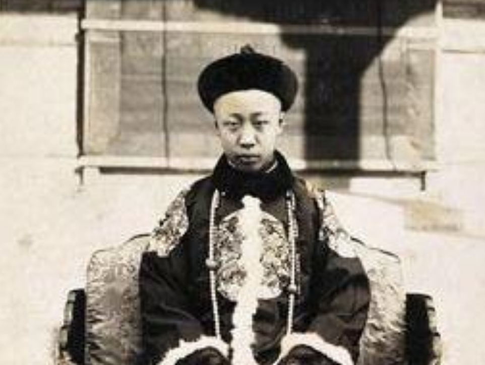 1953年，北京一妇女病死前向丈夫坦白：其实，我曾是大清皇妃