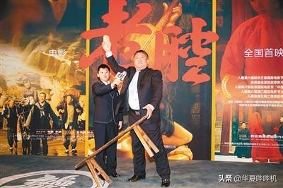 “拳打”总导演，“脚踹”制片人，李梦凭啥这么横？