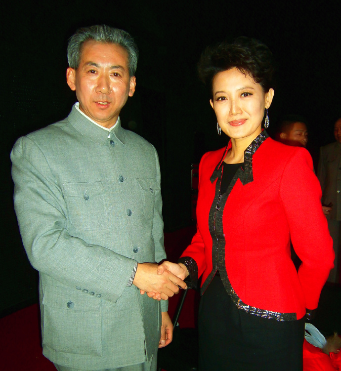 她49岁仍未婚单身(央视著名主播梁艳:生活中热心做红