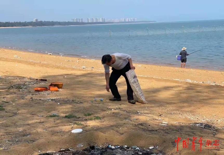 千亿富翁春节在海南捡垃圾