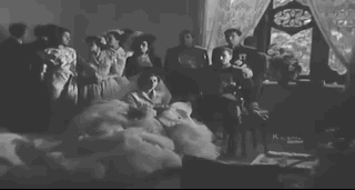 伊朗末代美艳王后！国王宠翻送天价珠宝，却因无法生育被流放