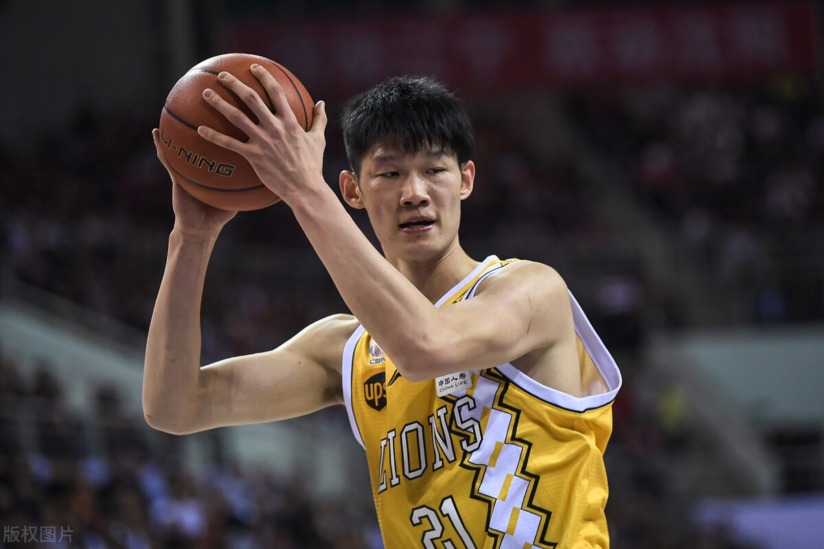 胡金秋为什么加盟nba球队(胡金秋的故事：放弃上学入广厦，因家贫选择了篮球，人品球品双高)