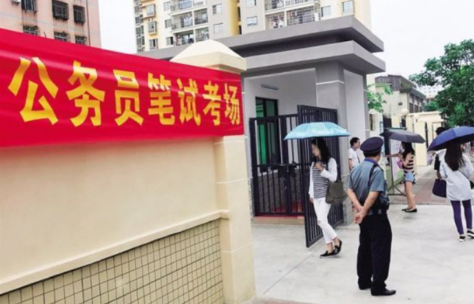 3类大学生毕业可直接成公务员，无需参加考试，妥妥的“铁饭碗”