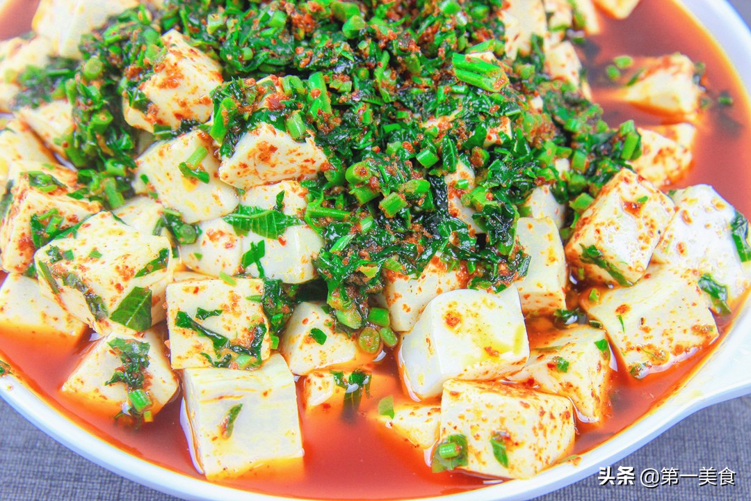 香椿怎么吃（香椿的正确食用方法，焯不焯水看你怎么选，和豆腐伴着吃，真香）