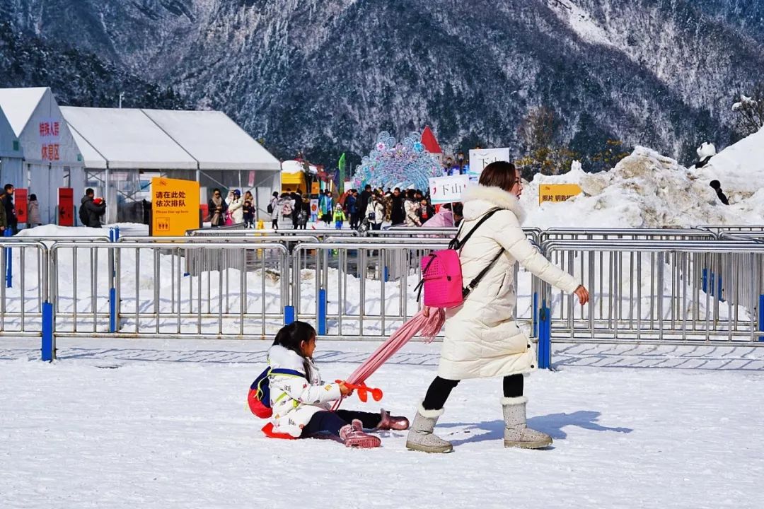 西岭雪山什么时候可以滑雪(西岭雪山将于12月16日恢复开放！成都出发1.5h，赏雪滑雪泡温泉)