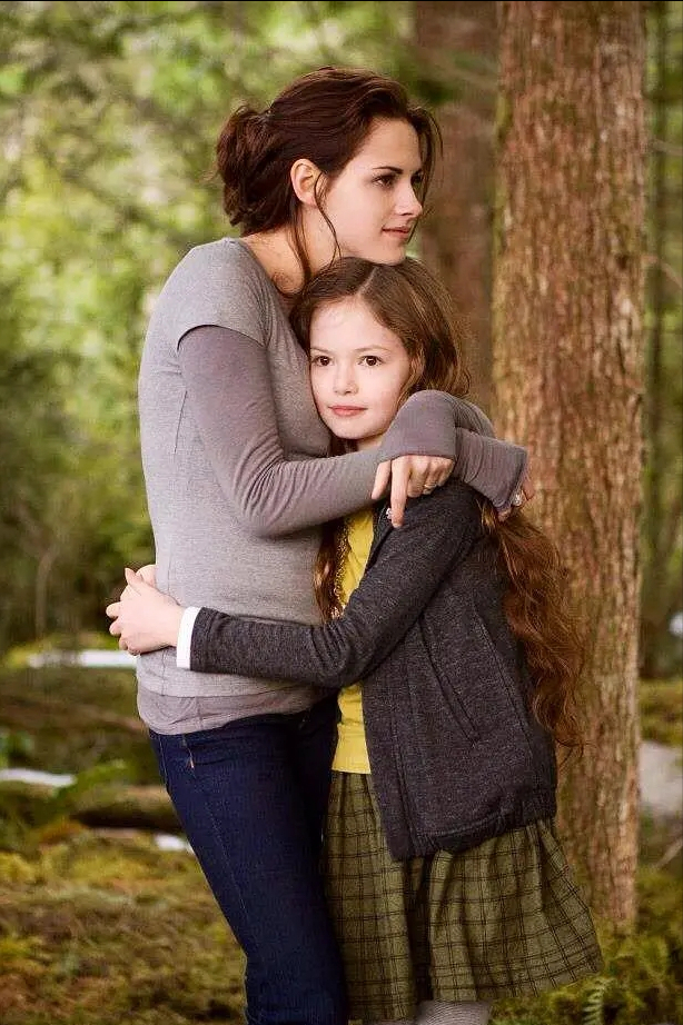 “吸血鬼女儿”长大了！18岁当公主，盛世美颜被怀疑是电脑合成