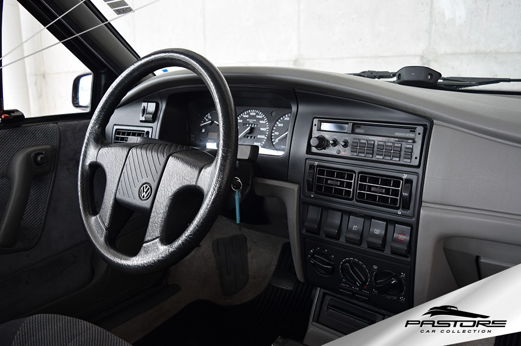 巴西二手车商售卖双门"桑塔纳2000"93年的车还能买3.5万元