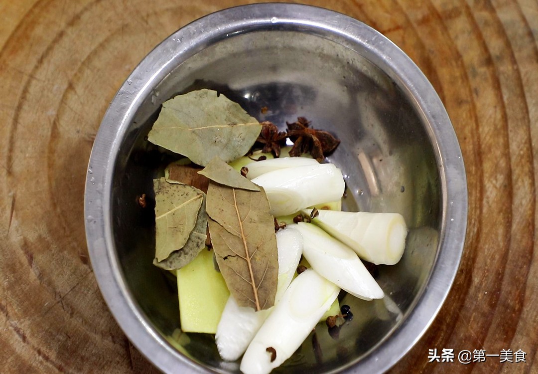 凉拌猪心怎么做（教你经典凉拌菜红油猪心的做法）