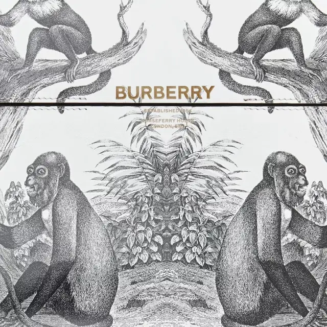 谁说它只会卖风衣？BURBERRY20新包真的很好看！