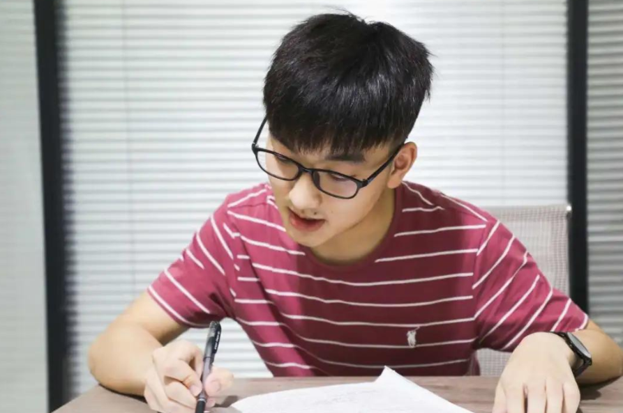 2021年高考成绩出炉，一地区录取线断崖式下滑，考生：喜从天降