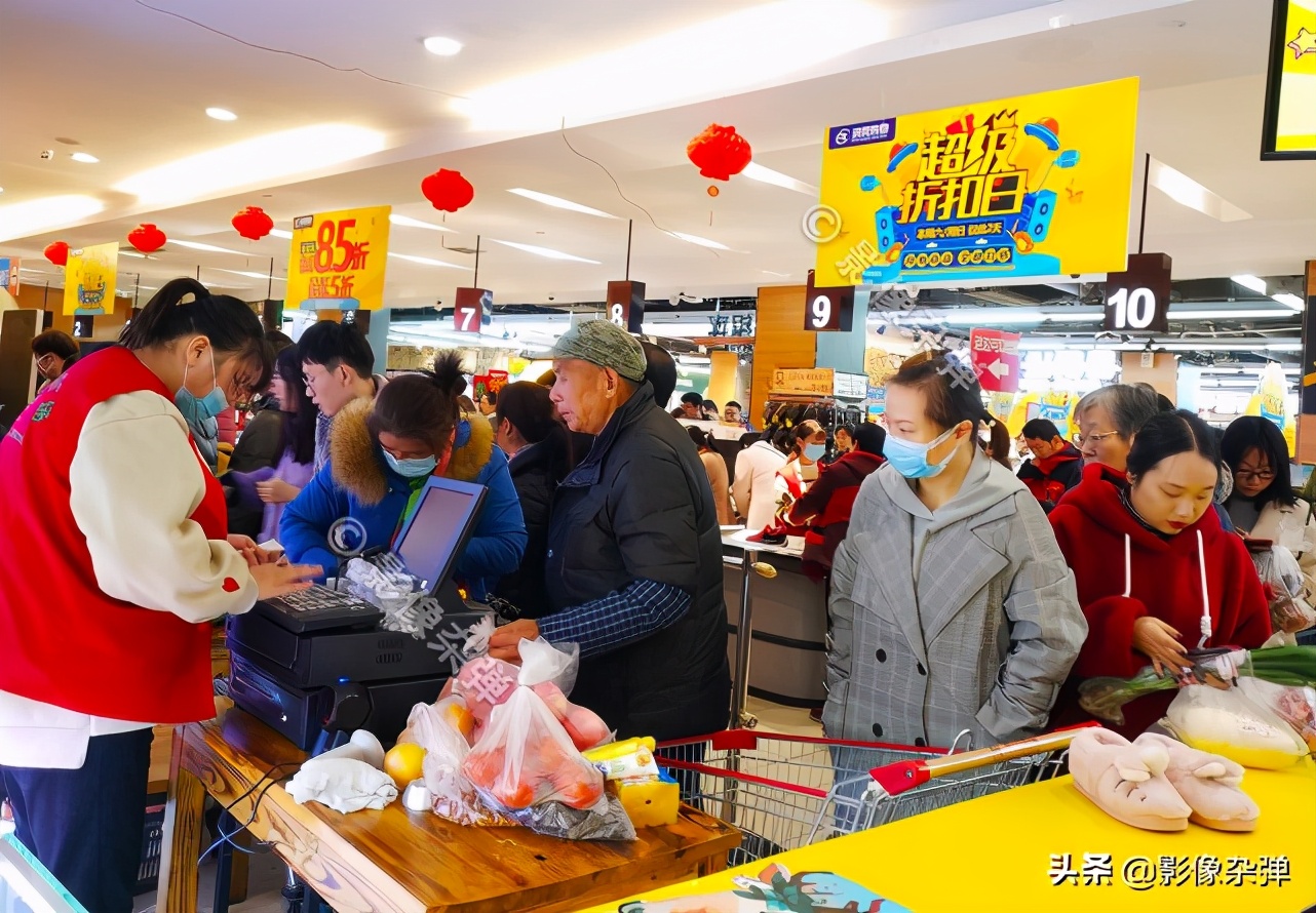 长沙超市大"促销",猪肉不到17块,现场人挤人热闹如"赶集"