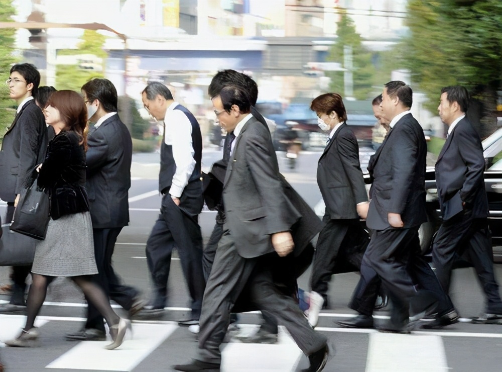 2018世界杯日本观众的素质(日本人真像有些人说的那样懂礼貌、素质高吗)