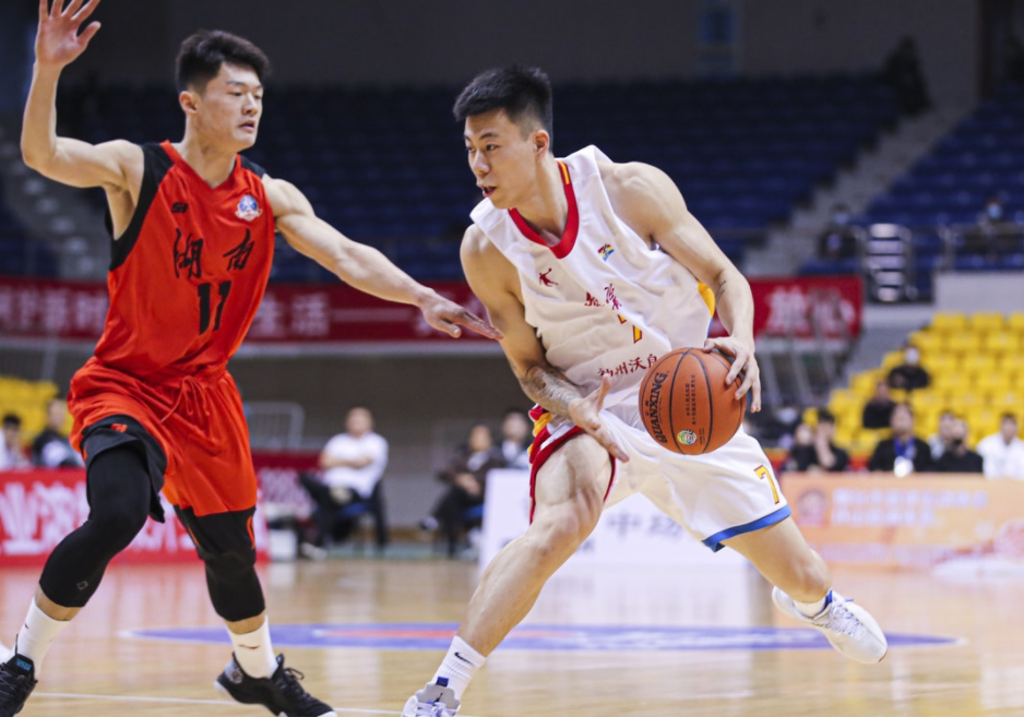 全运会篮球在哪看（CCTV5同步直播！全运会男篮天赋对决，辽宁能否笑到最后？）