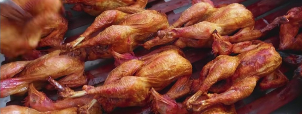 山东大姐自研药膳烤鸡，26元一斤，八月十五卖上千只，流水超四万