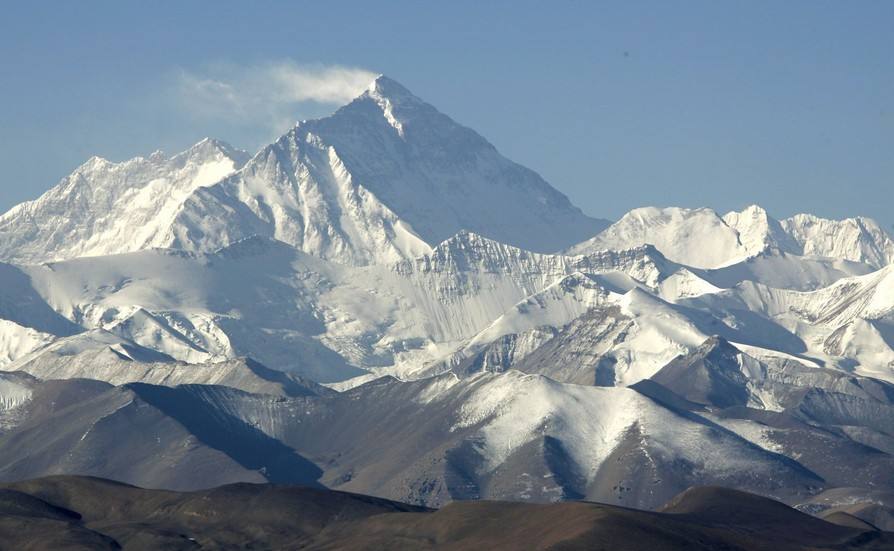 珠穆朗玛峰的高度(珠峰高度是8844米，为啥别国仍认为是8848米，两个数值其实都不错)