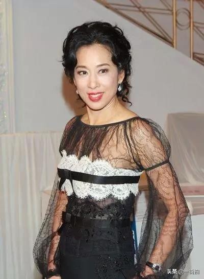 郭晶晶的眼睛叫什么眼（郭晶晶61歲婆婆出席活動，一雙“腰果眼”閃著亮光，少女氣質絕了）