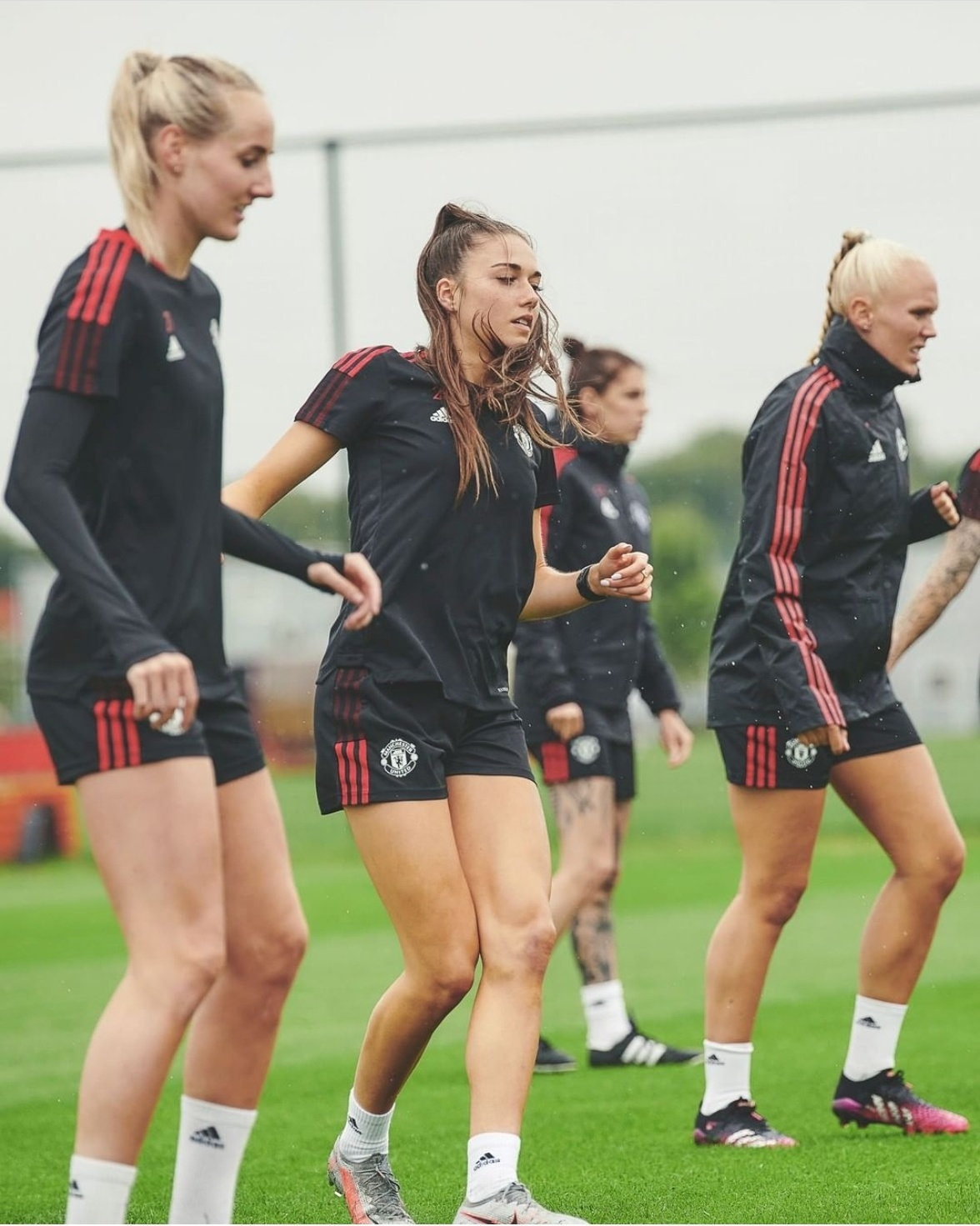 热刺女足2-2战平阿森纳女足（女足比男足强的不只是中国足球，曼联女足比曼联男足成绩更好）-趣拿体育