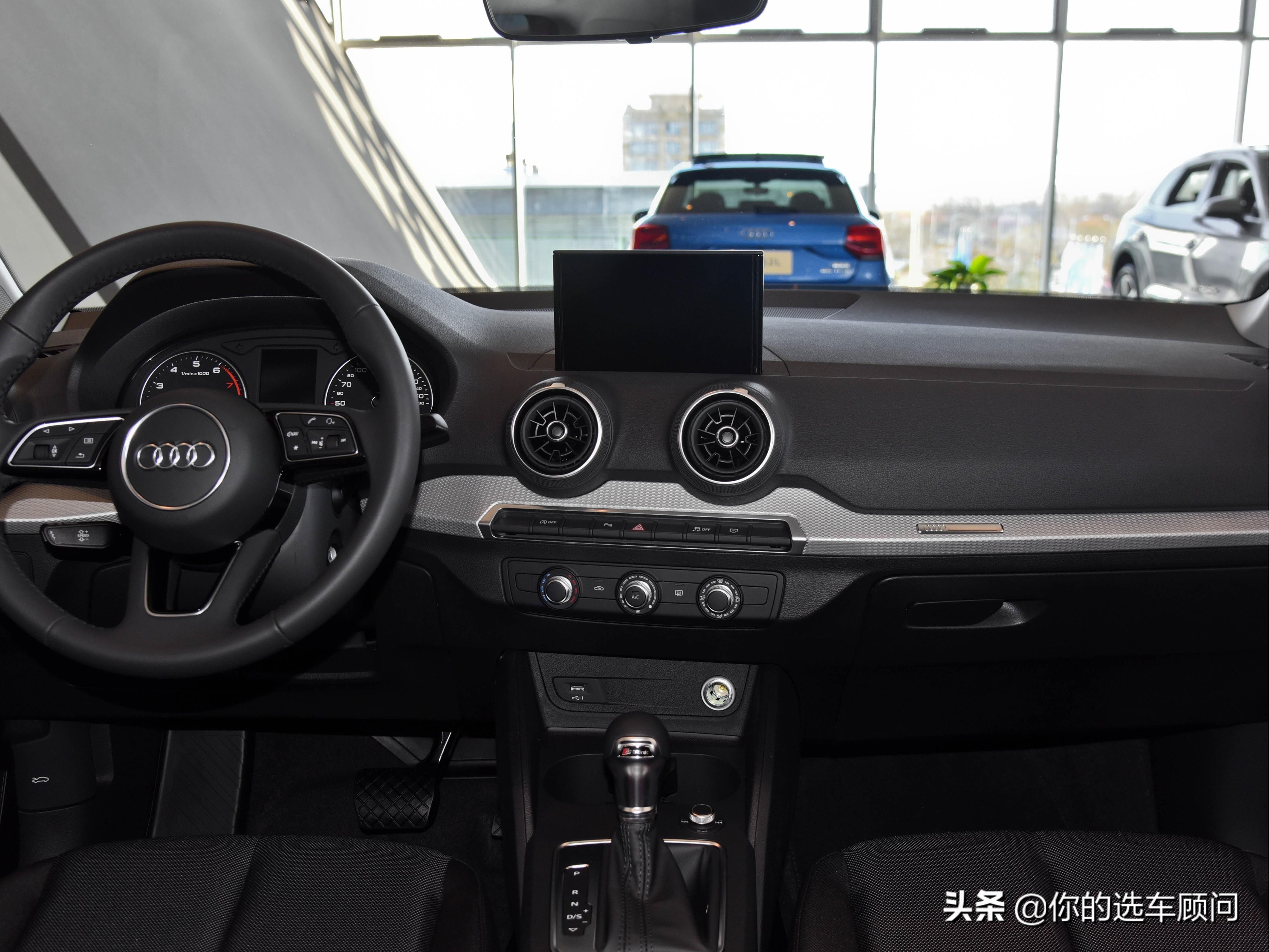 低油耗低保养车价不贵，德国豪华品牌代步SUV，实拍奥迪Q2L