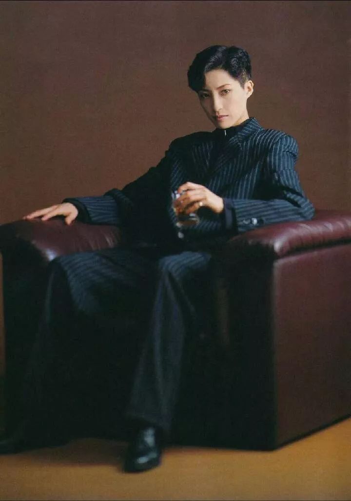 宝冢歌剧团的传奇男役，又A又飒，被称为日本女性独身最后的堡垒