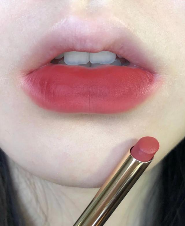 这些品牌的口红颜色显白减龄的一把好手，黄皮女生也可以放心选择