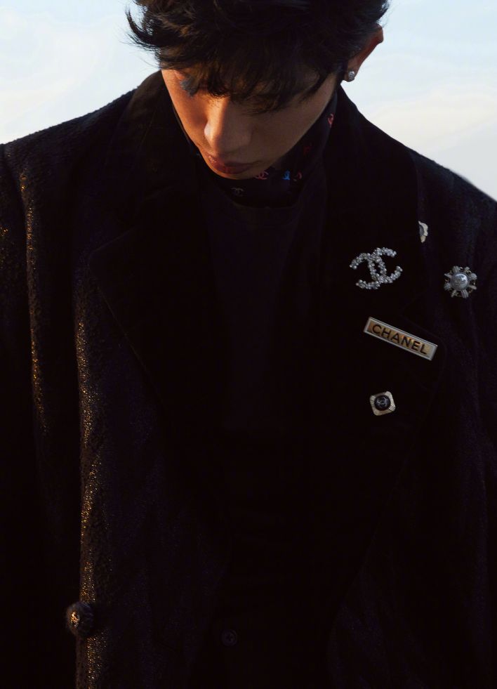 意境夕阳下男生侧脸头像图片