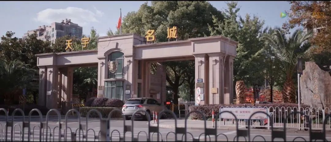 室內裝修設計相關資料/「楊洋」上海郊區小三居爆紅，全屋塞滿書+精致收納