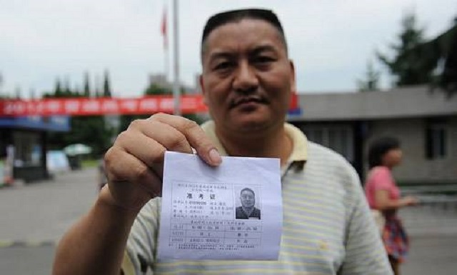 参加过23次高考，屡战屡败的“高考钉子户”梁实，为何如此执着？