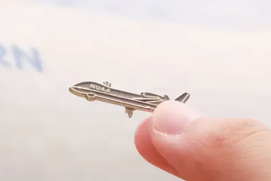 「你喜欢的大学」 拍了拍你，并说：这是你的录取通知书嘛？