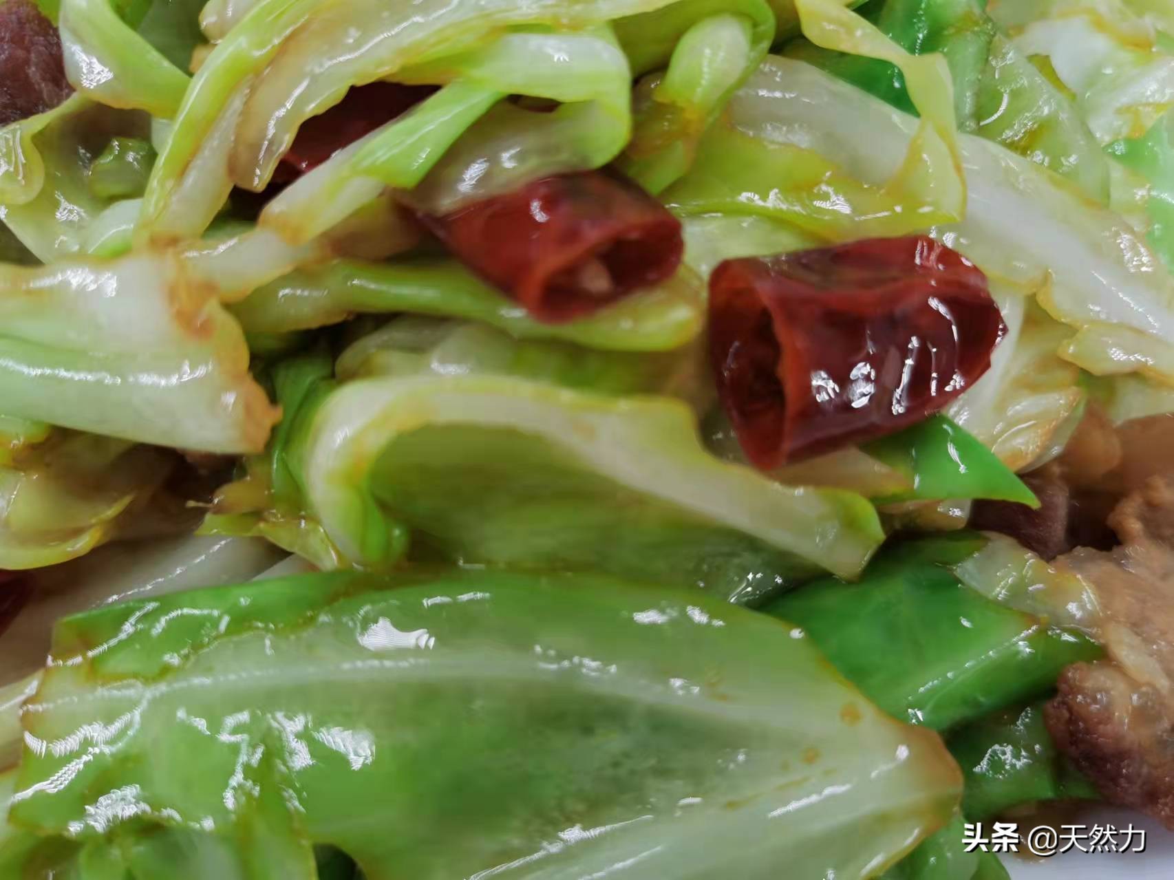 炝炒手撕包菜的做法（手撕包菜详细的做法技巧）