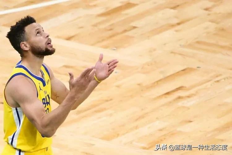 nba球员为什么要击掌(库里和沃克的那次“击掌”是否犯规真的重要吗？)