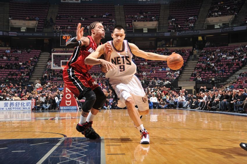 易建联nba打过哪些球队（易建联在NBA打了五个赛季，你知道他赚了多少钱吗？）