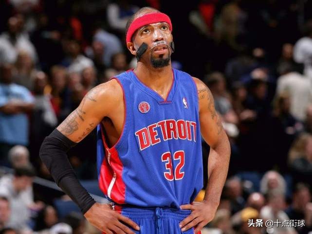 为什么nba的会戴面具（当年NBA为什么要禁止詹姆斯佩戴黑色面具？顾及观众，理由很滑稽）