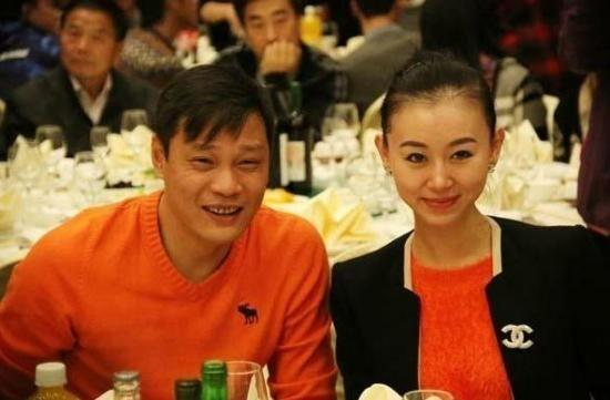 范志毅三任妻子(范志毅三任妻子：比现任大17岁二人女儿美国国籍，前两位空姐出身)