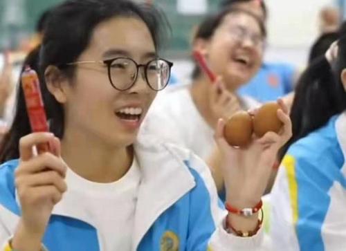 河南老师承诺680分以上带学生7日游，最后却变卦，难道反悔了