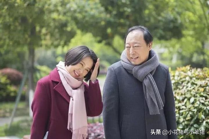 退休教授向50岁保姆求婚遭拒，理由让人信服：谁想做免费保姆