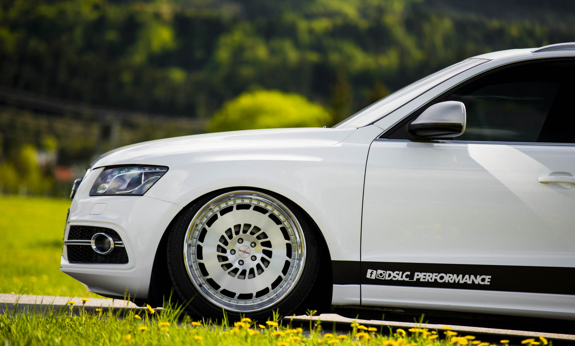 奥迪q5改装成低趴"大钢炮",令人着迷的竞技姿态!