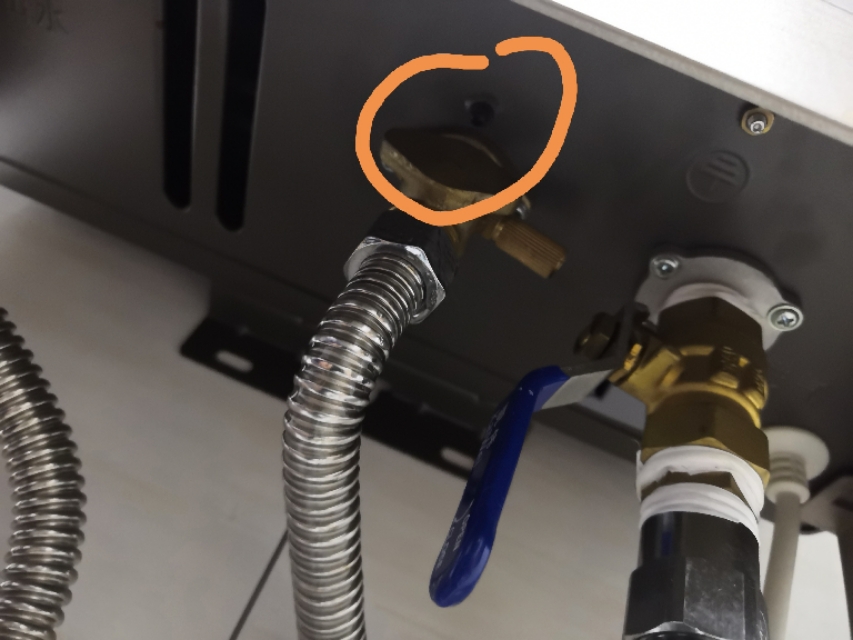 燃(ran)气热水器下面滴(di)水怎么回事（燃气热水器漏水有危(wei)险吗）-扬帆股票网(wang)