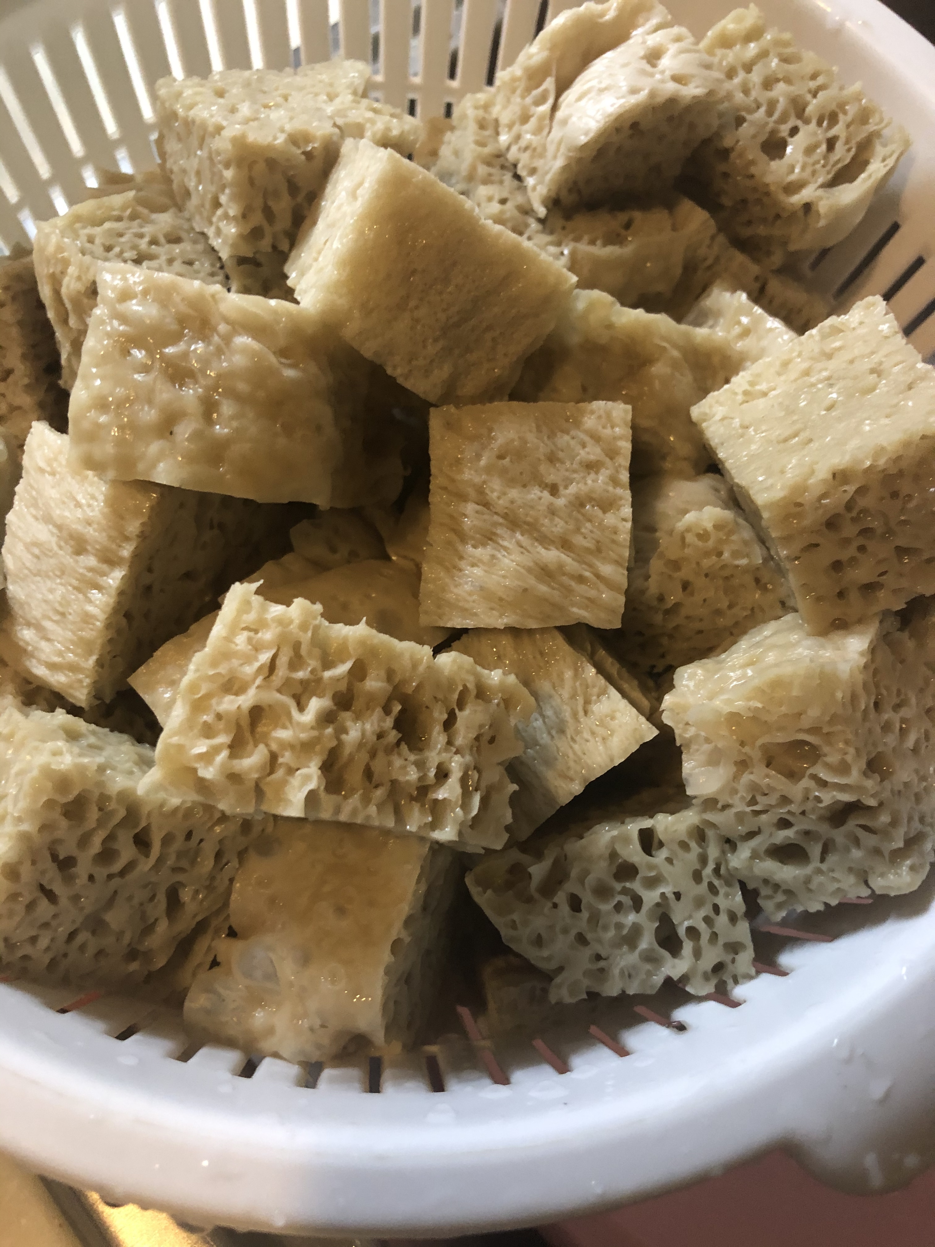 上海妈妈教你“四喜烤麸”家常做法，色泽诱人，鲜软入味