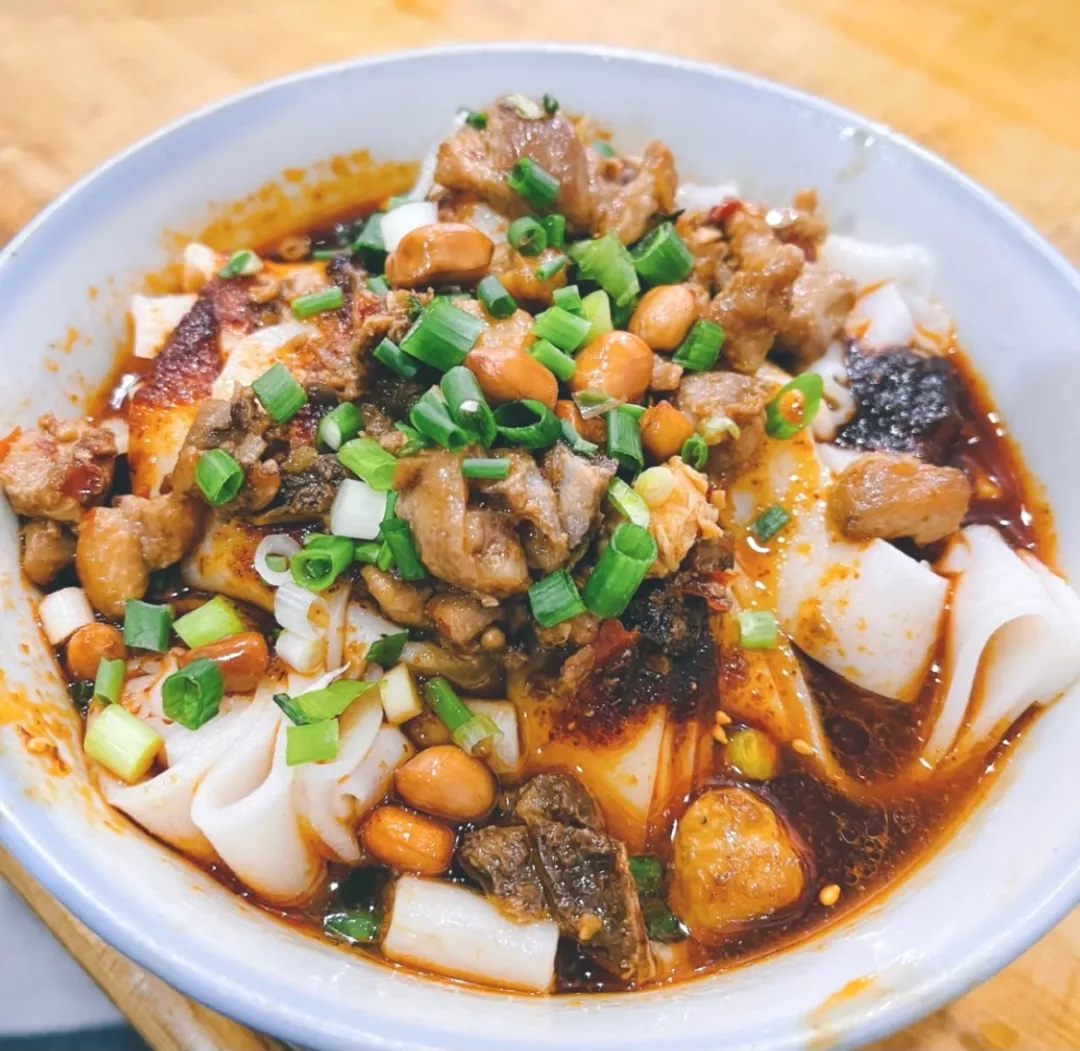 别只知道成都,贵阳,云贵川这三座小城才是最该被推荐的美食之都