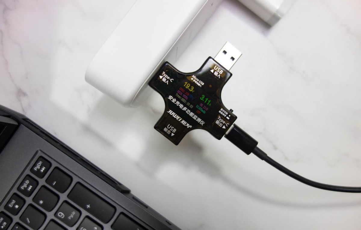 aigo插线板 65W快充版：手机、笔记本快充好搭档