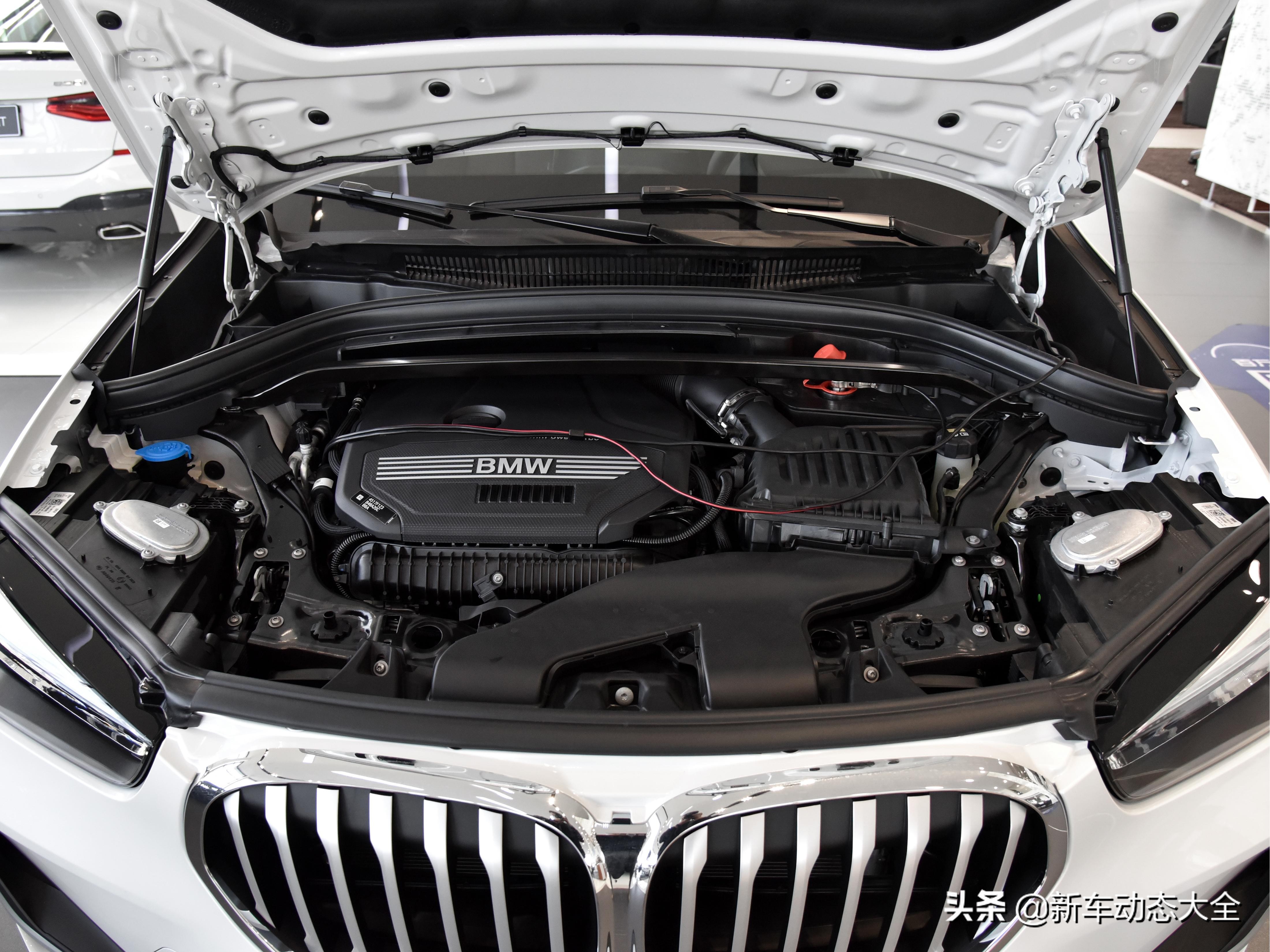 四缸2.0T油耗6.8L，大空间带四驱入门低价豪华SUV，带你看宝马X1