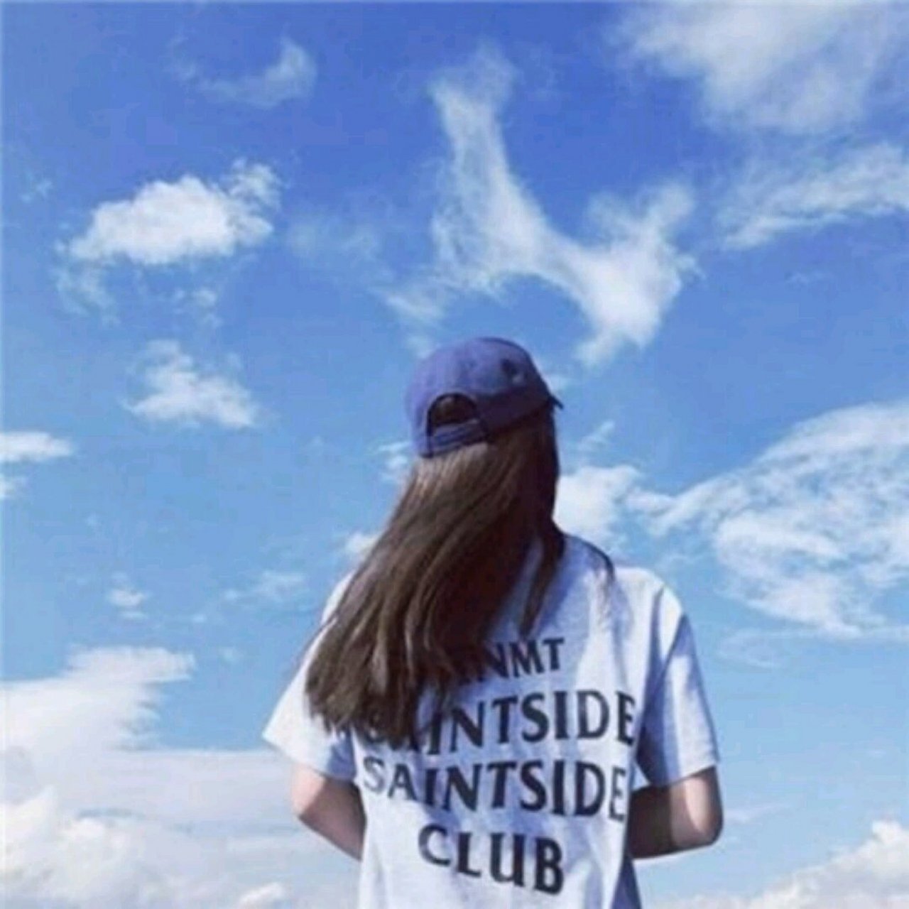 卡通蓝天白云背景(推荐背影情侣头像:)