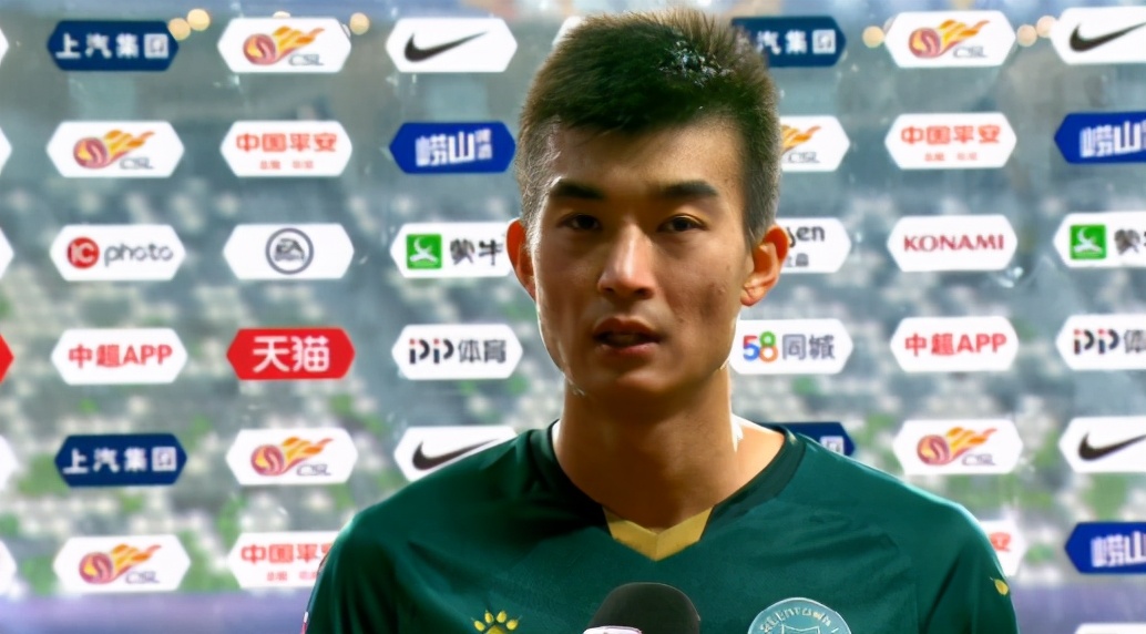 禁区线上点球再惹争议,荣昊的眼泪为谁而流?