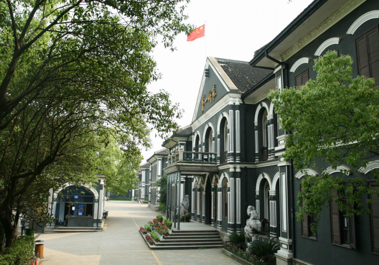 湖南第一师范学院，更名“湖南第一师范大学”？湖南师大不乐意了