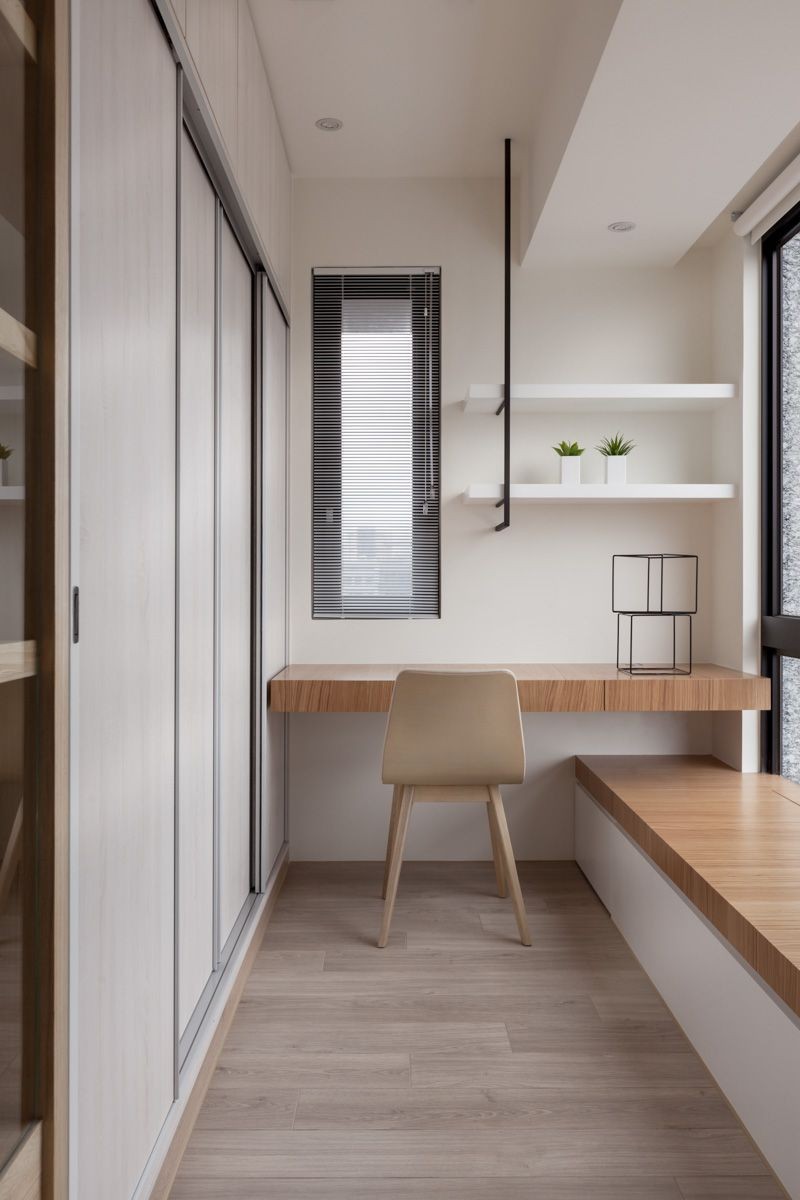 就算只剩一平空间，阳台也能改成书房用，学习收纳风景还独好