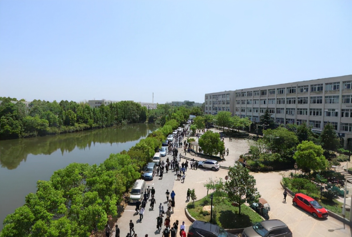 一所本科院校招生遇冷，录取分数降至150分，仍有上千个空缺